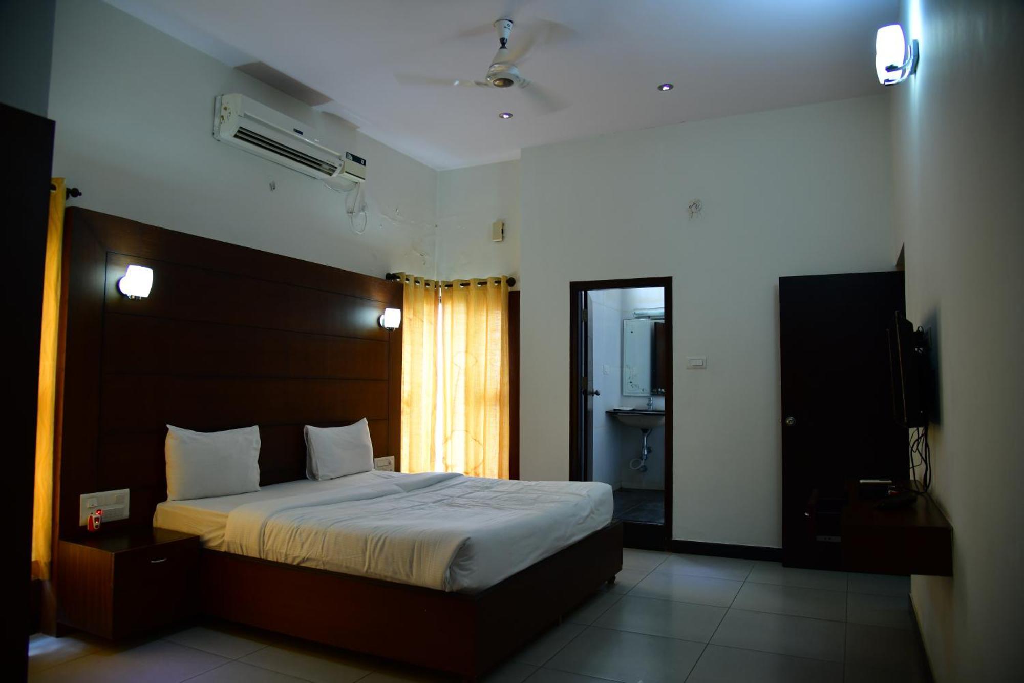 Nijaguna Resorts Chāmrājnagar 外观 照片
