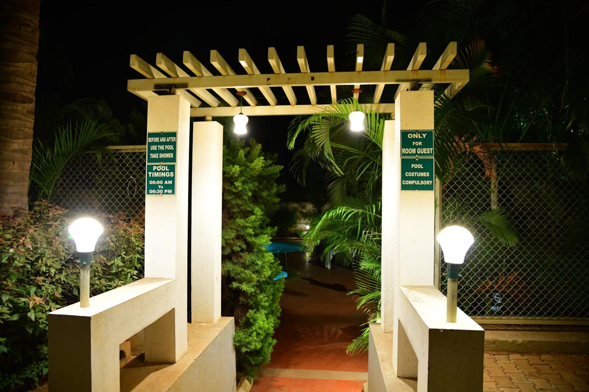 Nijaguna Resorts Chāmrājnagar 外观 照片