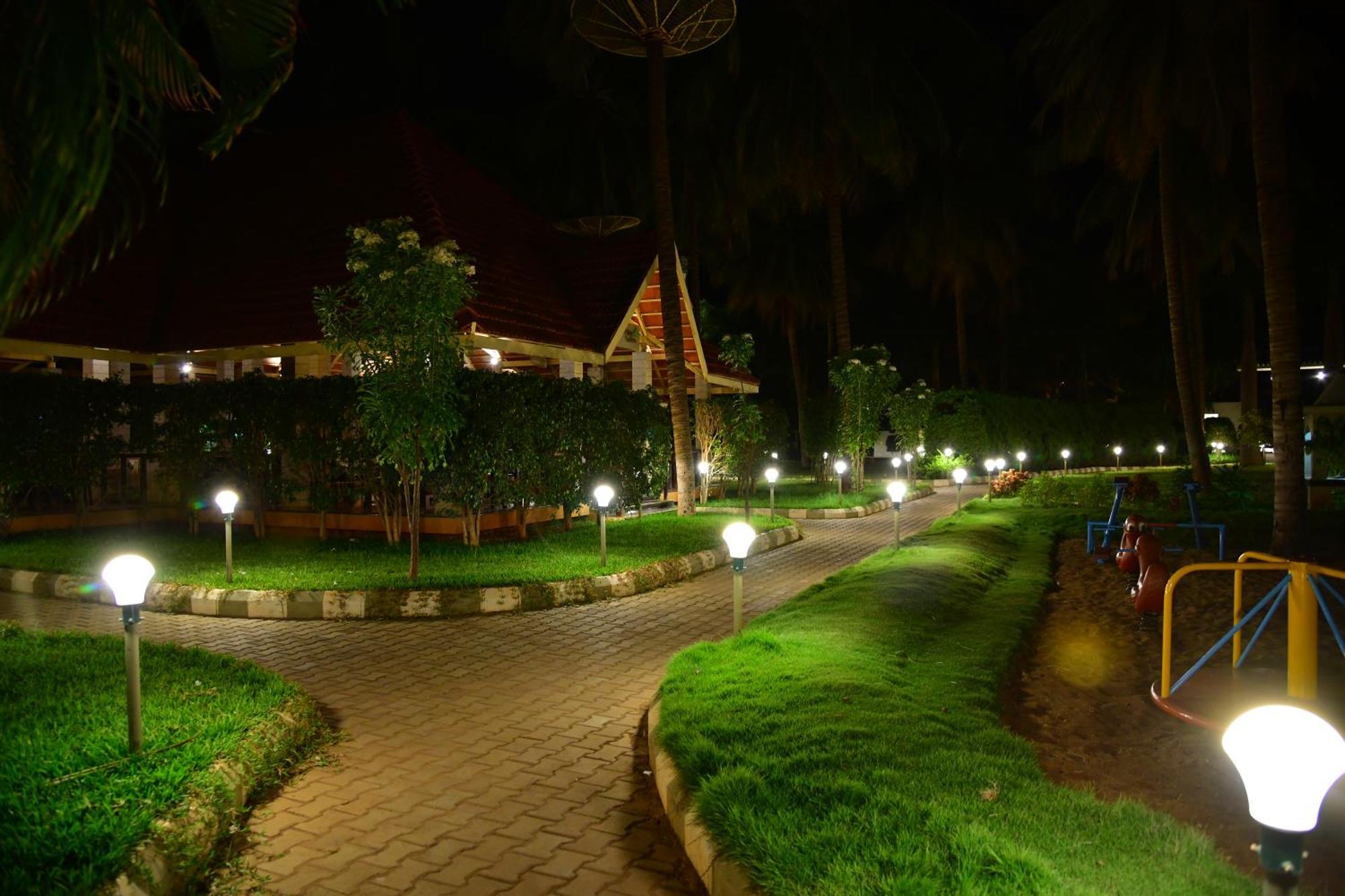 Nijaguna Resorts Chāmrājnagar 外观 照片
