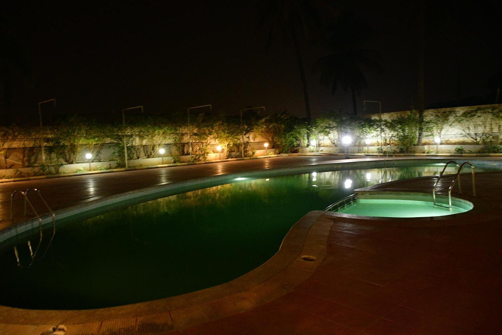 Nijaguna Resorts Chāmrājnagar 外观 照片