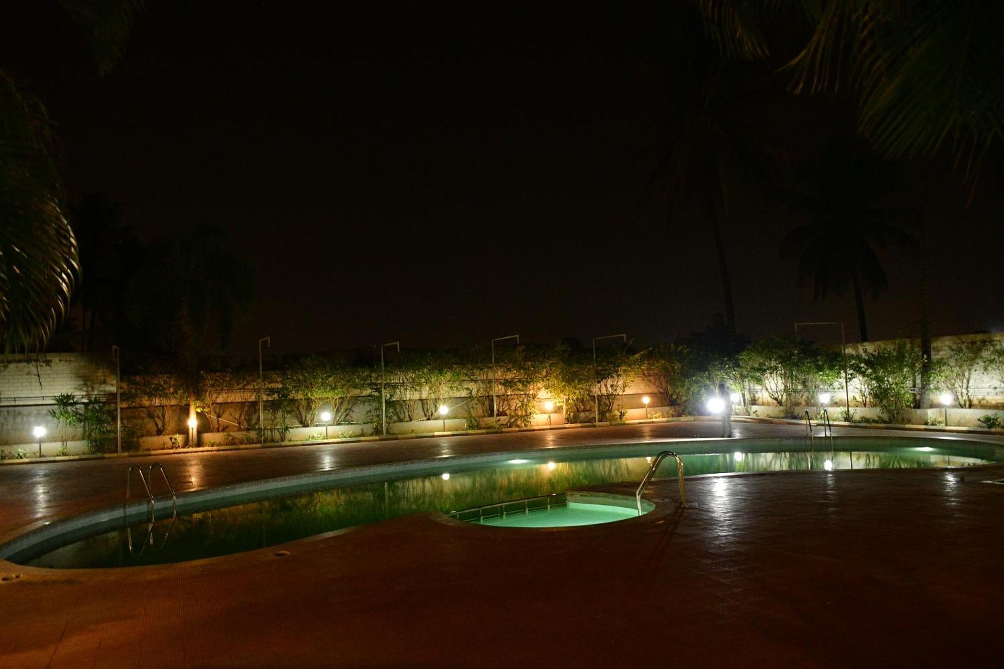 Nijaguna Resorts Chāmrājnagar 外观 照片
